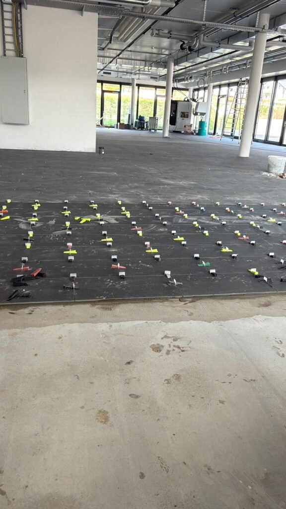 Carrelage posé en quinconce, joints décalés