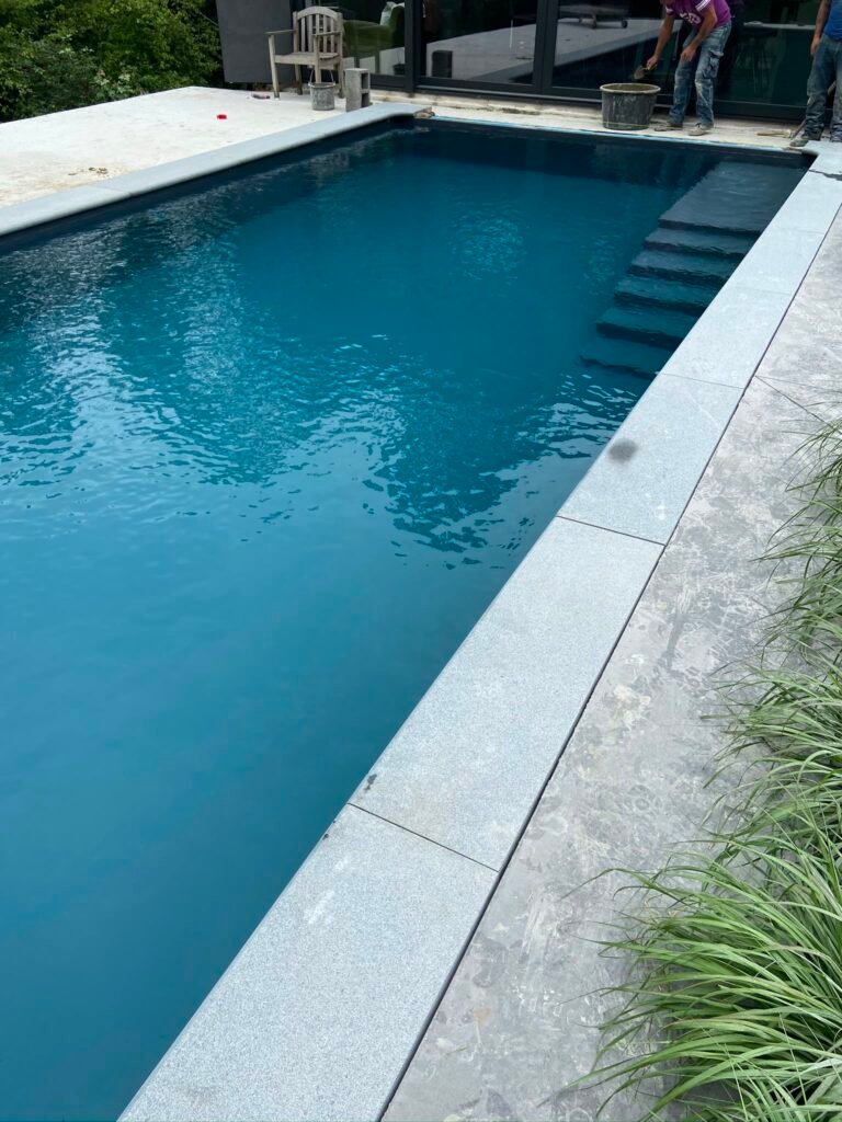 Carrelage de piscine et plage immergée
