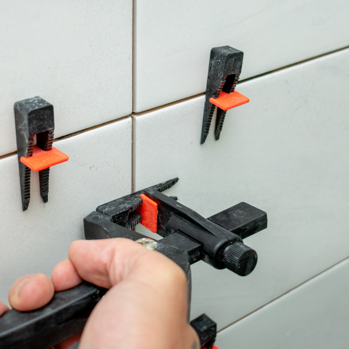 Faïence posée sur mur de douche