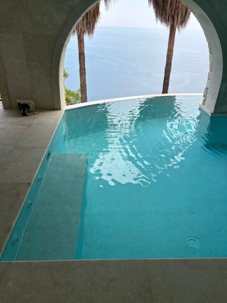 Piscine carrelée avec joints époxy