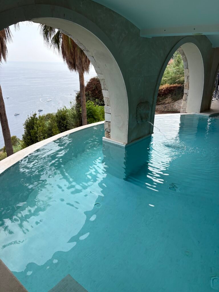 Joints époxy sur carrelage de piscine