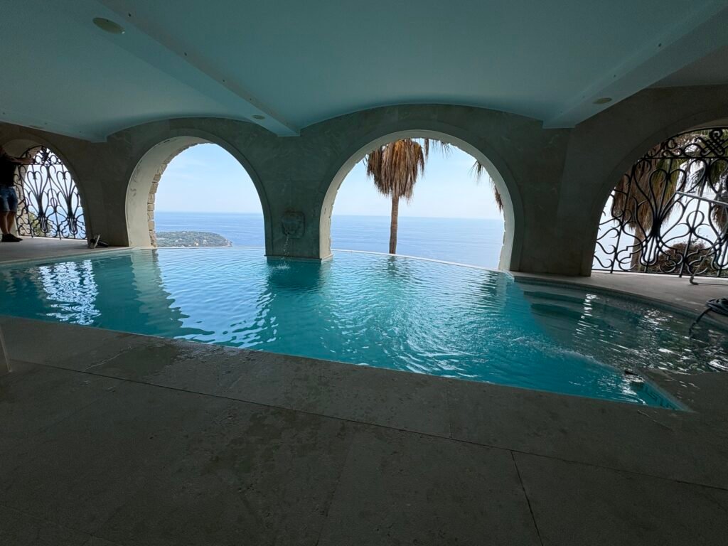 Rénovation de piscine en mosaïque et joints époxy