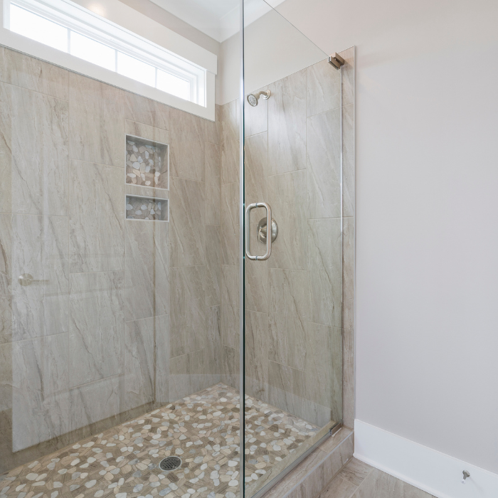 Salle de bain rénovée, carrelage et faïence